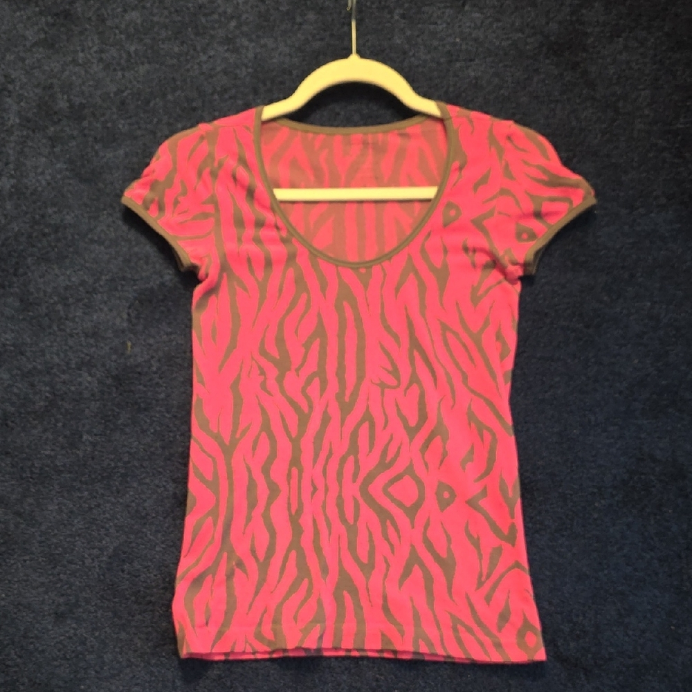 Fitted Pink and Gray Graphic Tee